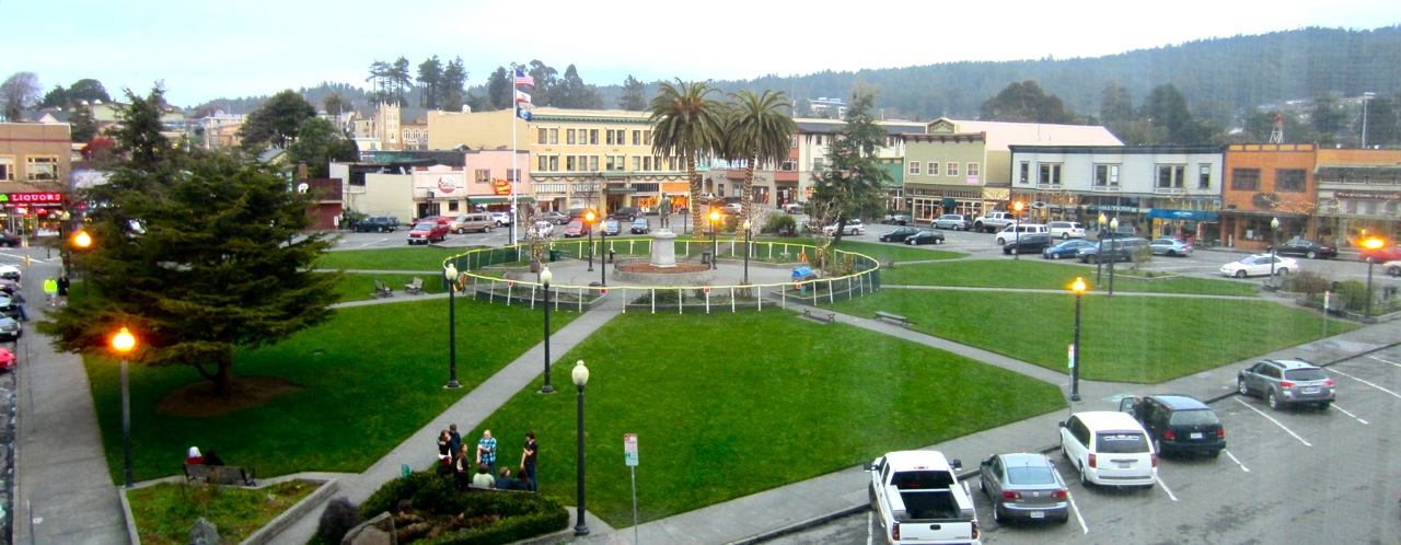 The Plaza last New Year's Eve, 2011/2012. The City has since invested in barricades to encircle the Plaza's center. KLH | Eye