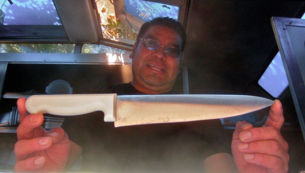 Esteban Midias with a knife similar to that which he used to drive off the armed robber. KLH | Eye